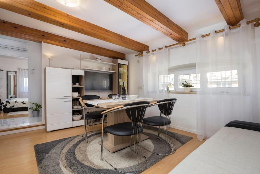 Apartment Arena Akvileja Pola Esterno foto