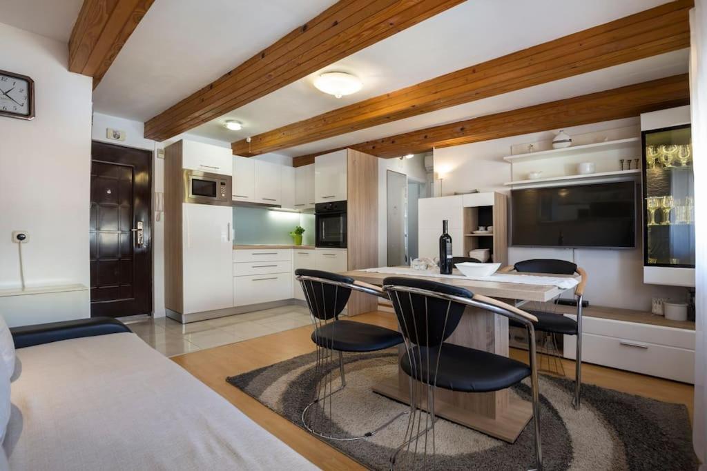 Apartment Arena Akvileja Pola Esterno foto